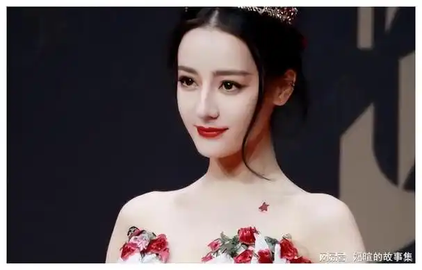 31岁迪丽热巴曝光怼脸照状态看起来真的认真吗