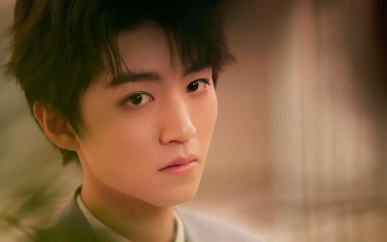 王俊凯清爽帅气写真桌面壁纸 _ 图片网