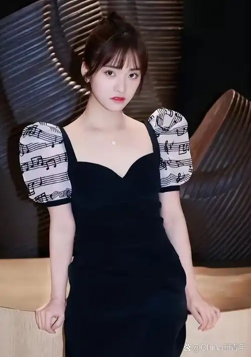 近期,邱淑贞之女沈月的名字频繁出现在公众视野中