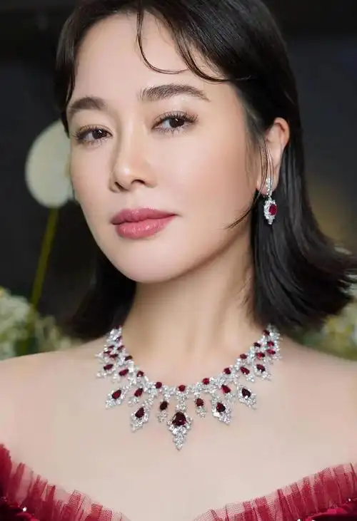 "氧气美女"左小青写真_网易订阅