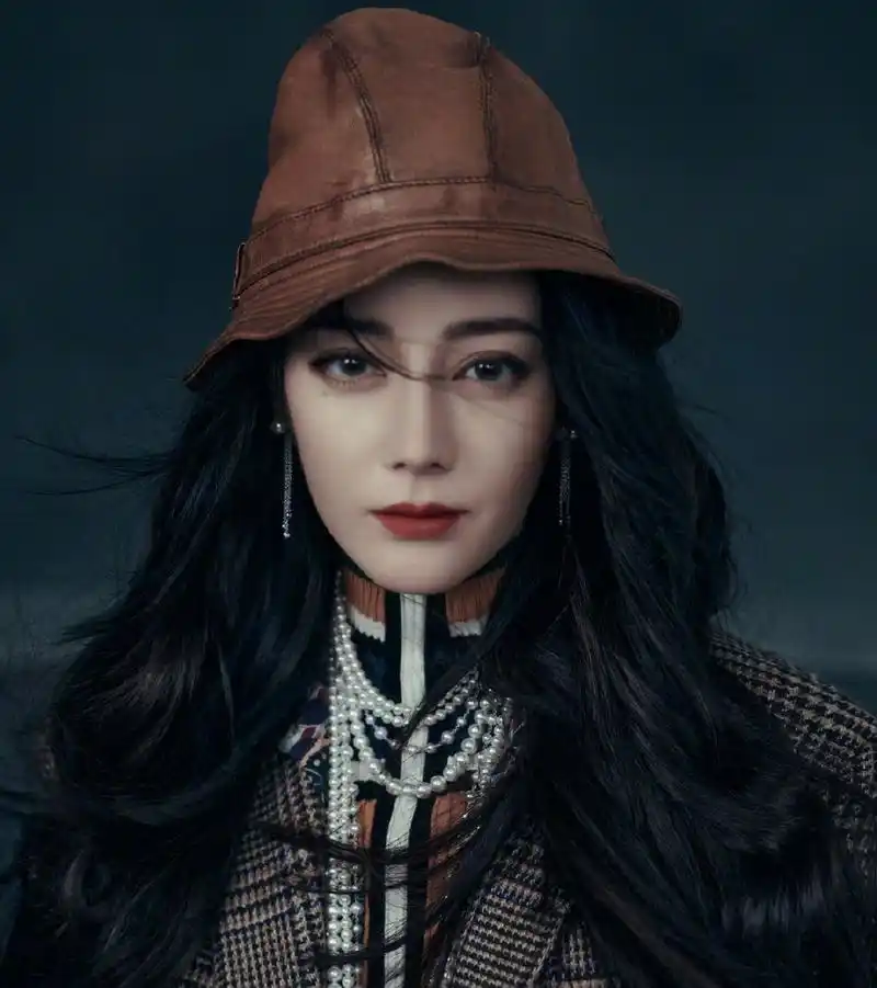 迪丽热巴官宣《开始推理吧》,高冷脸太美了, 热巴的时尚表现力随便一