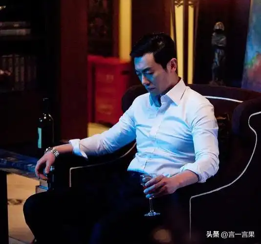 "性张力"拉满的10位男星,各个痞,邪,欲,不愧是行走的荷尔蒙|痞帅|廖凡