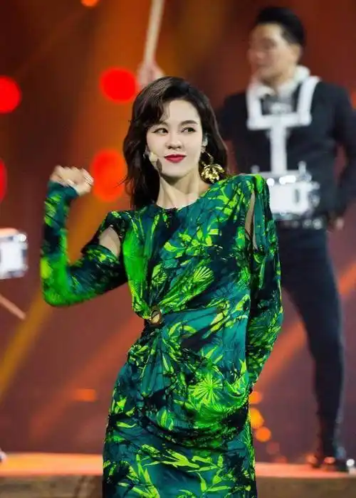 《浪姐》郁可唯总决赛以歌手身份回归舞台要让自己变得更尖锐_姐姐