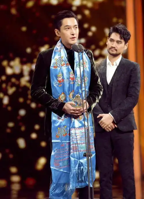 袁弘回应与胡歌结娃娃亲 父辈关系好孩子友谊也会很好