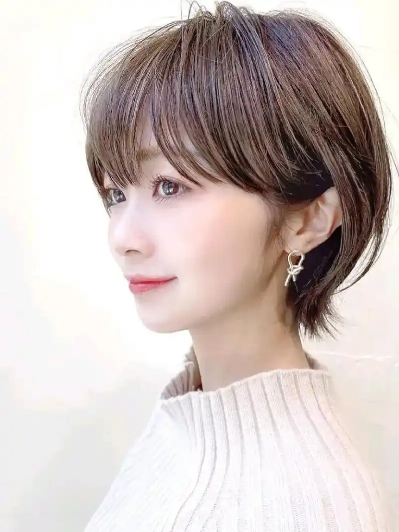 发型 #短发 露耳超短发,小圆脸也可以剪的短发