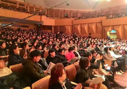 的"春华秋实三十载——潘丽君教授学生音乐会",让数百名观众见证了