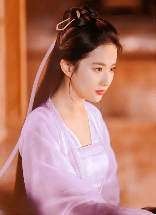 拍《神雕侠侣》为了演好武打戏,刘亦菲苦心练习,练就刀枪棍棒十八般