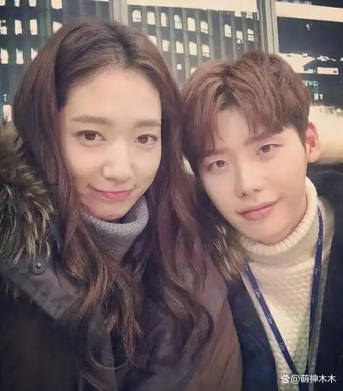 李钟硕脚踏两条船?11月和绯闻女友戴同款戒指,和iu已恋爱四个月