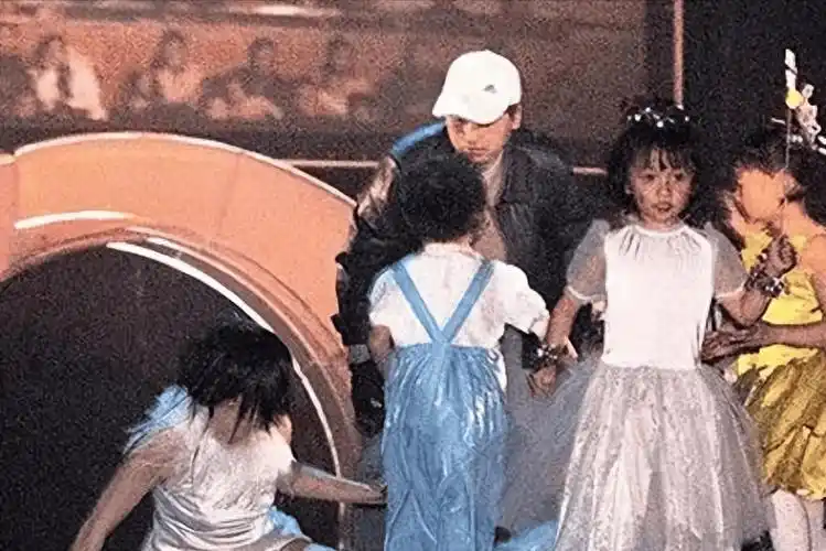 赵薇股权再遭冻结原来她做的丑事远比你想象得更恶劣