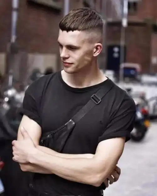 而到18年寸头发型的流行依旧,如