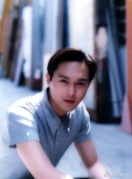 无论张智霖年轻的时候还是现在,一直都有着独特的魅力!