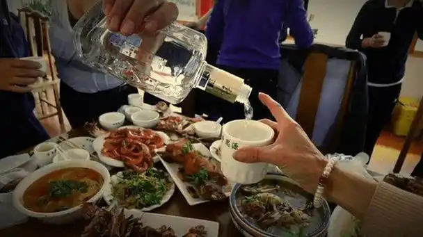 请客喝酒,酒品别乱用,这"4种酒"一上桌,容易被小看还办砸事