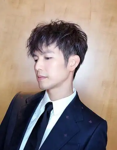 钟汉良换发型了?(图多流量慎入)