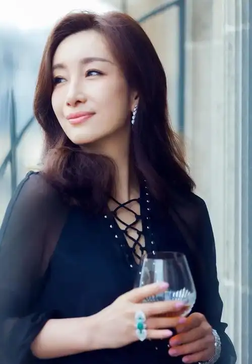 麦玲玲发型颜色有洞天