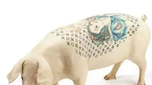 2007年,他在北京养了100头猪,专门用来纹身.