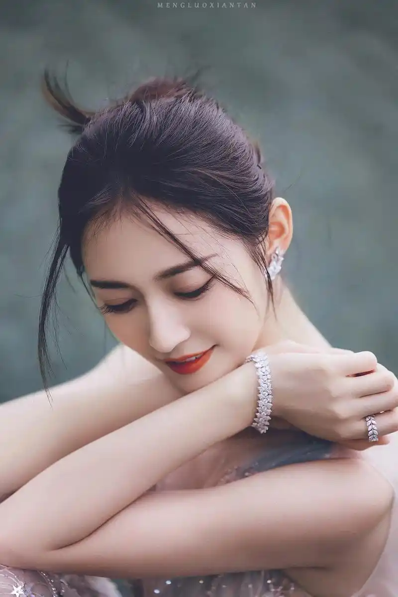 90后女明星里"可男可女"的脸,我只服这3位!英气又柔美