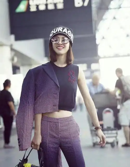 蔡依林这一套渐变西装确实蛮有范比例真好