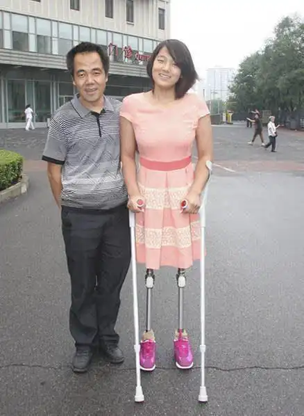 篮球女孩钱红艳4岁车祸高位截肢身残志坚游出残奥冠军