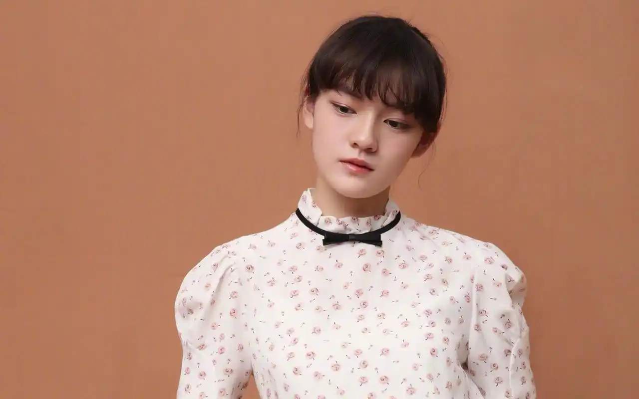 文淇文艺少女感高清桌面壁纸