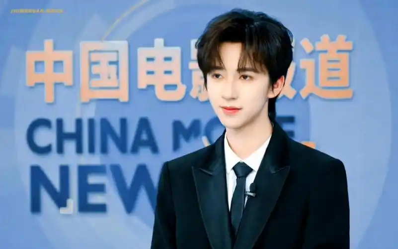 贺峻霖#第一位在央视主持的爱豆|是六公主宠爱的成都霖霖呀