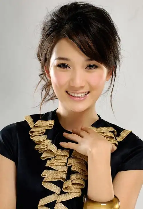 歌手龙梅子通告忙 诸多神曲成绩优异受青睐