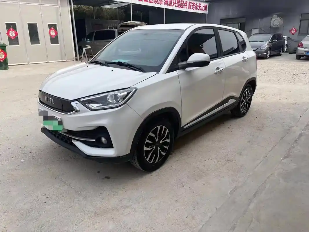 19年哪吒n01新能源,3万多公里续航305,支持快慢双充, - 抖音