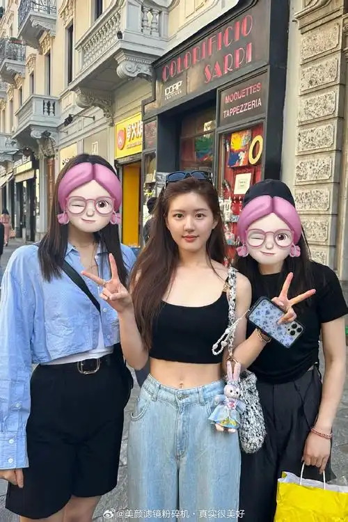 赵露思素颜合照