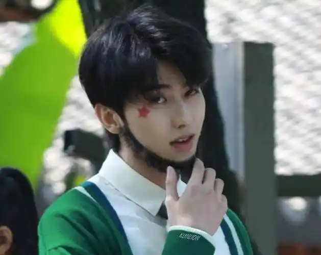 《奔跑吧》路透蔡徐坤向往成熟?聊完宝宝就粘胡子,内心是个孩子