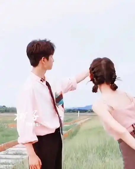 公开抢人后穿着情侣款双向奔赴~ #敖子逸 #蒋依依 #一拍即合的我们