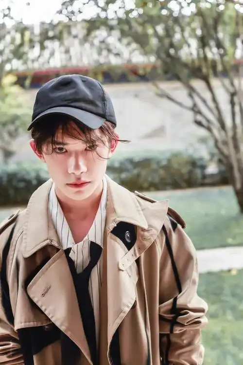 易烊千玺tfboys人物杂志高清帅气