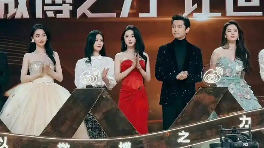 原创香港这一夜36岁赵丽颖获奖彻底拉开了和其他85花们的距离