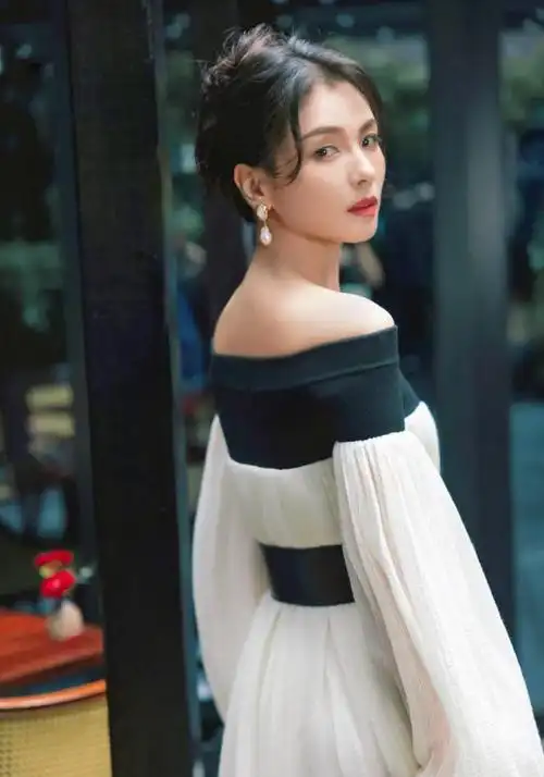 国民贤妻刘涛性感优雅兼备风情万种美得让人窒息