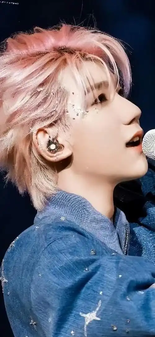 林中小精灵vs无人区玫瑰,王源演唱会限定发色,你pick哪个!