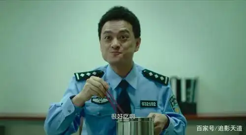 看到金城武教狱警泡面,才知道这么多年都吃错了