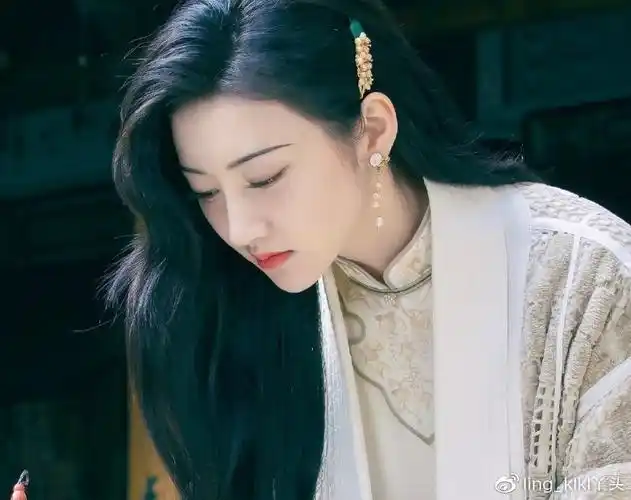 沉香如屑定妆照曝光景甜成毅服化道遭吐槽一个显老一个接地气