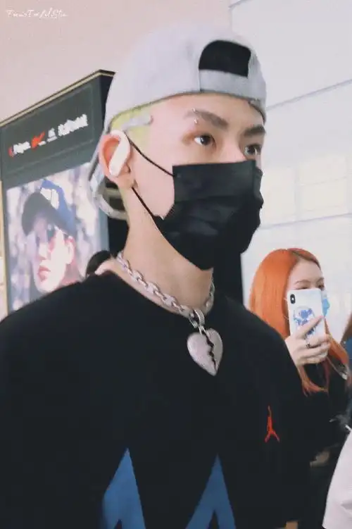 小鬼王琳凯新手驾到#200804 sha0115呜呜呜呜是素颜的宝宝@小鬼