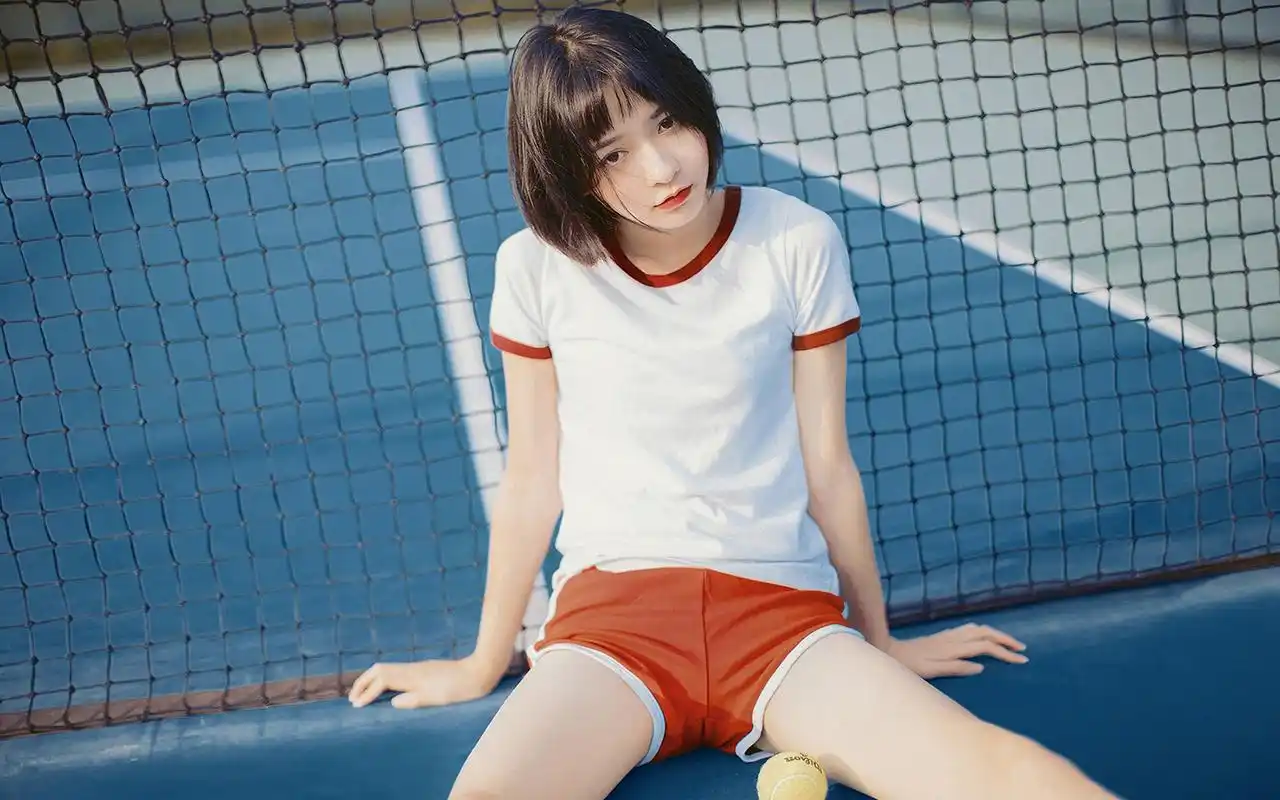 运动服美女性感美腿活力写真图片壁纸