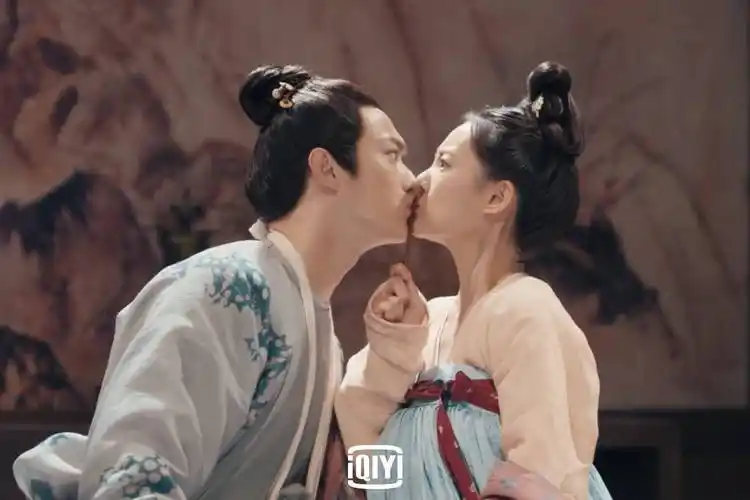 许凯新古装剧《骊歌行》要观众「别在意我身材」_李一桐_演出_勺子