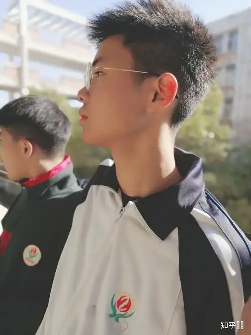 你见过塌鼻子的帅哥吗