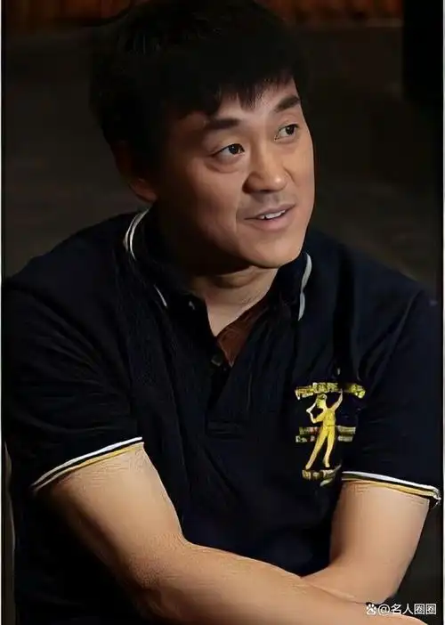 中国电视剧飞天奖优秀男演员奖等多项奖项,现为国家一级演员