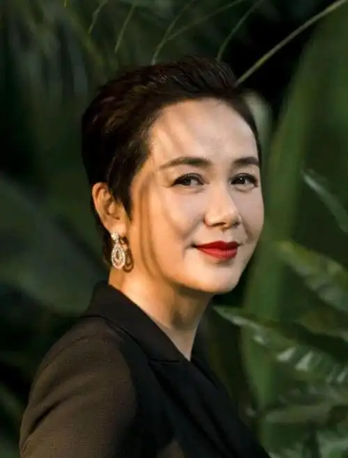 蒋雯丽全家探访法国酒庄