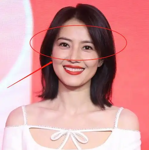 41岁的"国民女神"高圆圆,生图素颜虽然有皱纹,但是很美很真实