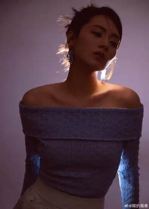 刘惜君闪光蝴蝶裙##刘惜君的裙子会发光