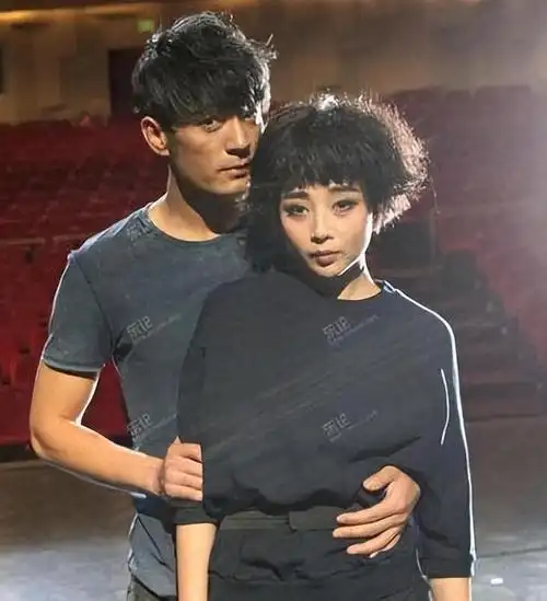 他娶过郝蕾,爱过王珞丹,负了殷桃,没想到38岁又娶了小10岁的她