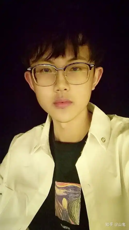 怎么样让一个长的丑但不自知还自认为特别帅的男生清醒过来