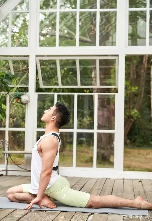 组图:原来男生练瑜伽姿势这么帅,婀娜多姿的身段,比女生差吗?