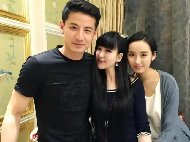 钱泳辰与妻子吕一一见钟情结婚多年虽然没孩子但依旧幸福甜蜜