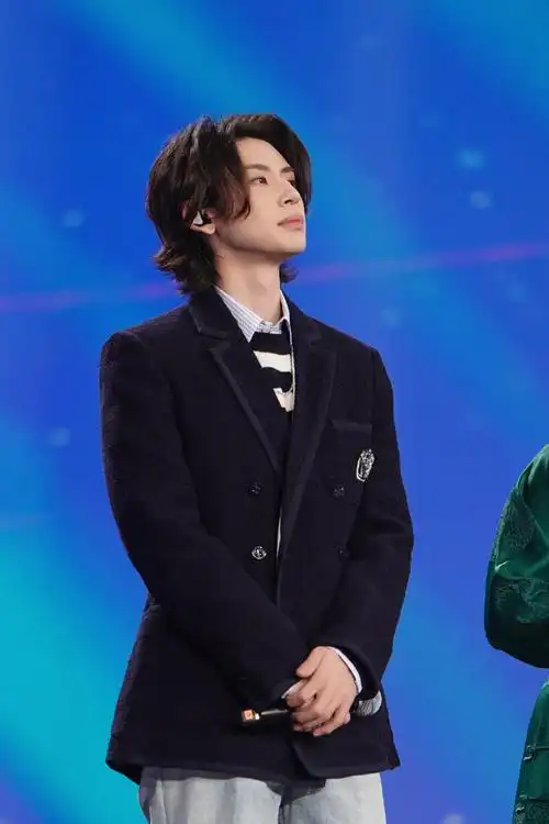 小鬼追光者舞台少年音##王琳凯阿联酋歌手同唱追光故事