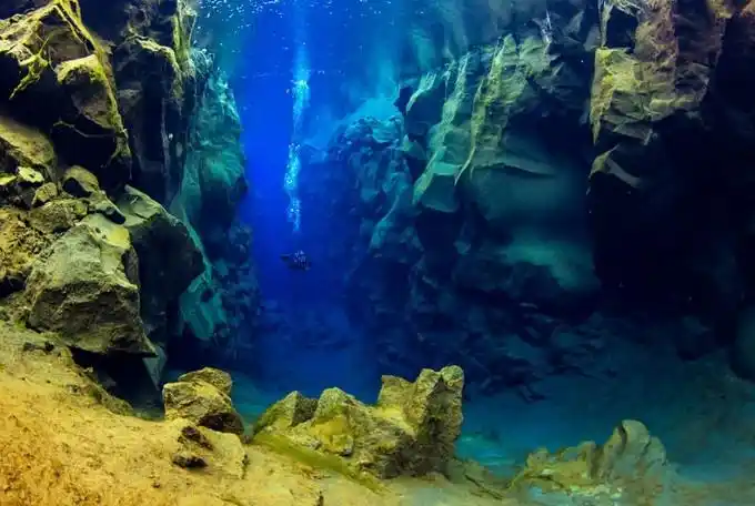 浮潜海底|在北美与亚欧交界