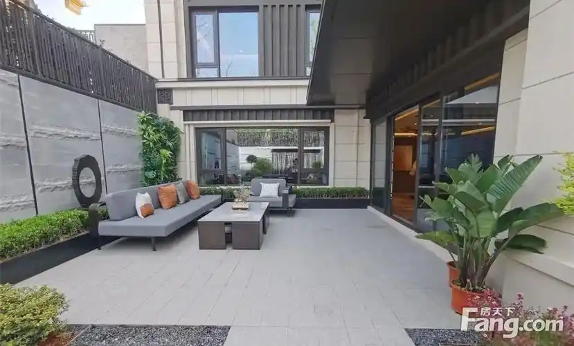 花溪龙湖别墅 上下五层 有花园有 实得500平中式合院